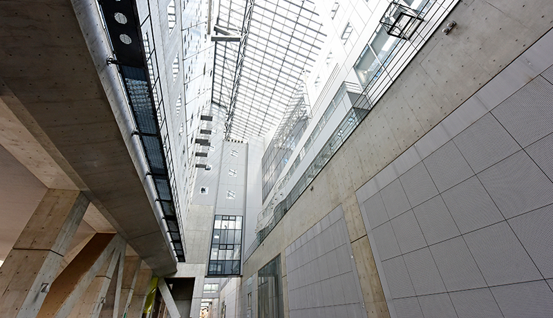 金龙网站平台登录入口 小山の中に造られており、その中でおよそ60日間生存できるような設備が整っている